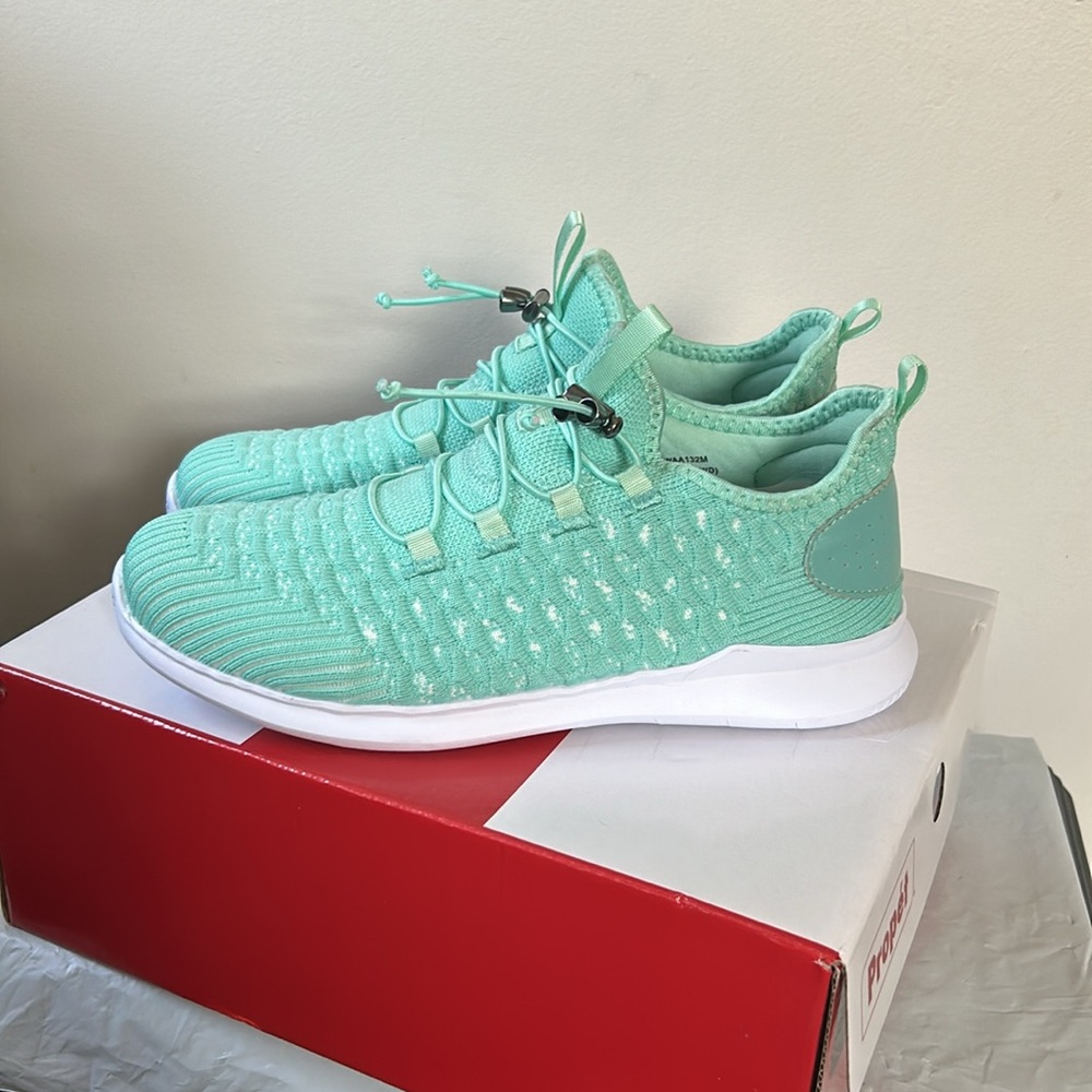 NIB Women’s Propet Travel Bound Sneakers Size 8 - Picture 4 of 10